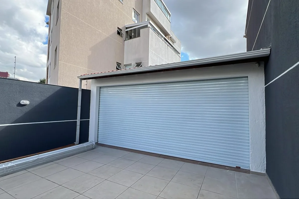 Porta de enrolar automática instalada — Cefas Portas