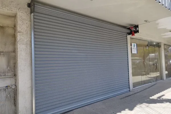 Porta de enrolar comercial